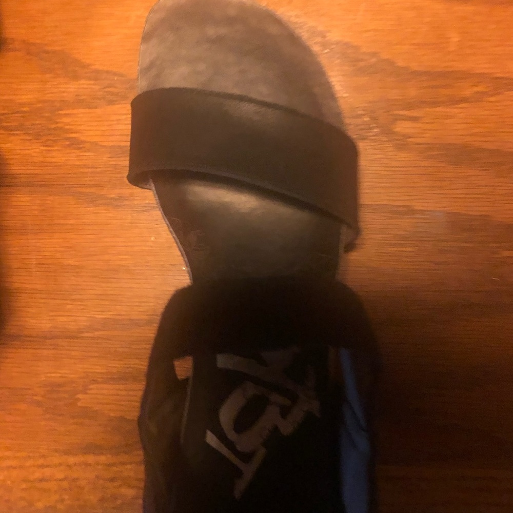 Shoes - Picture 2 of 3